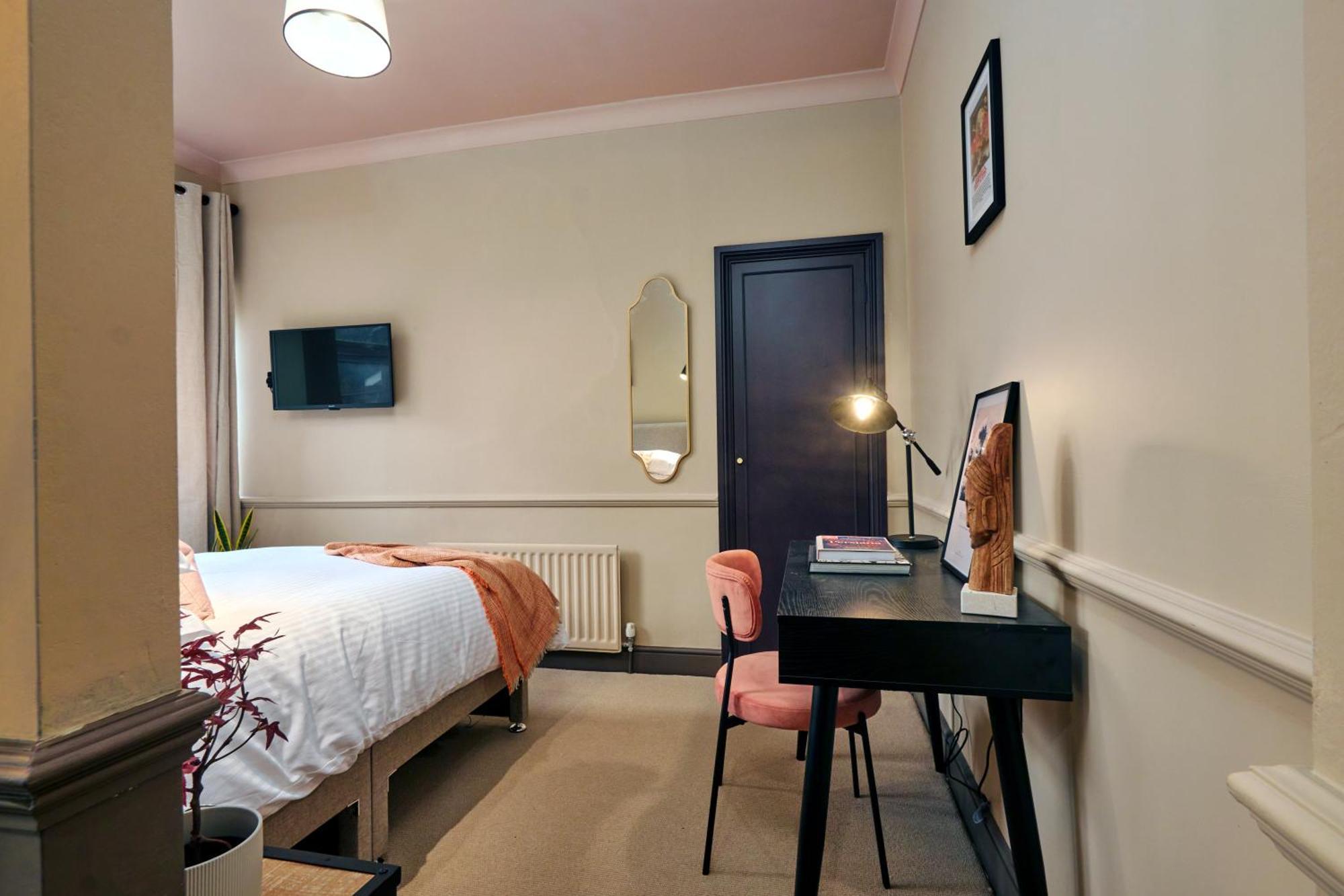 Settle In Winchester - Stylish Self Check-In Rooms Exterior photo